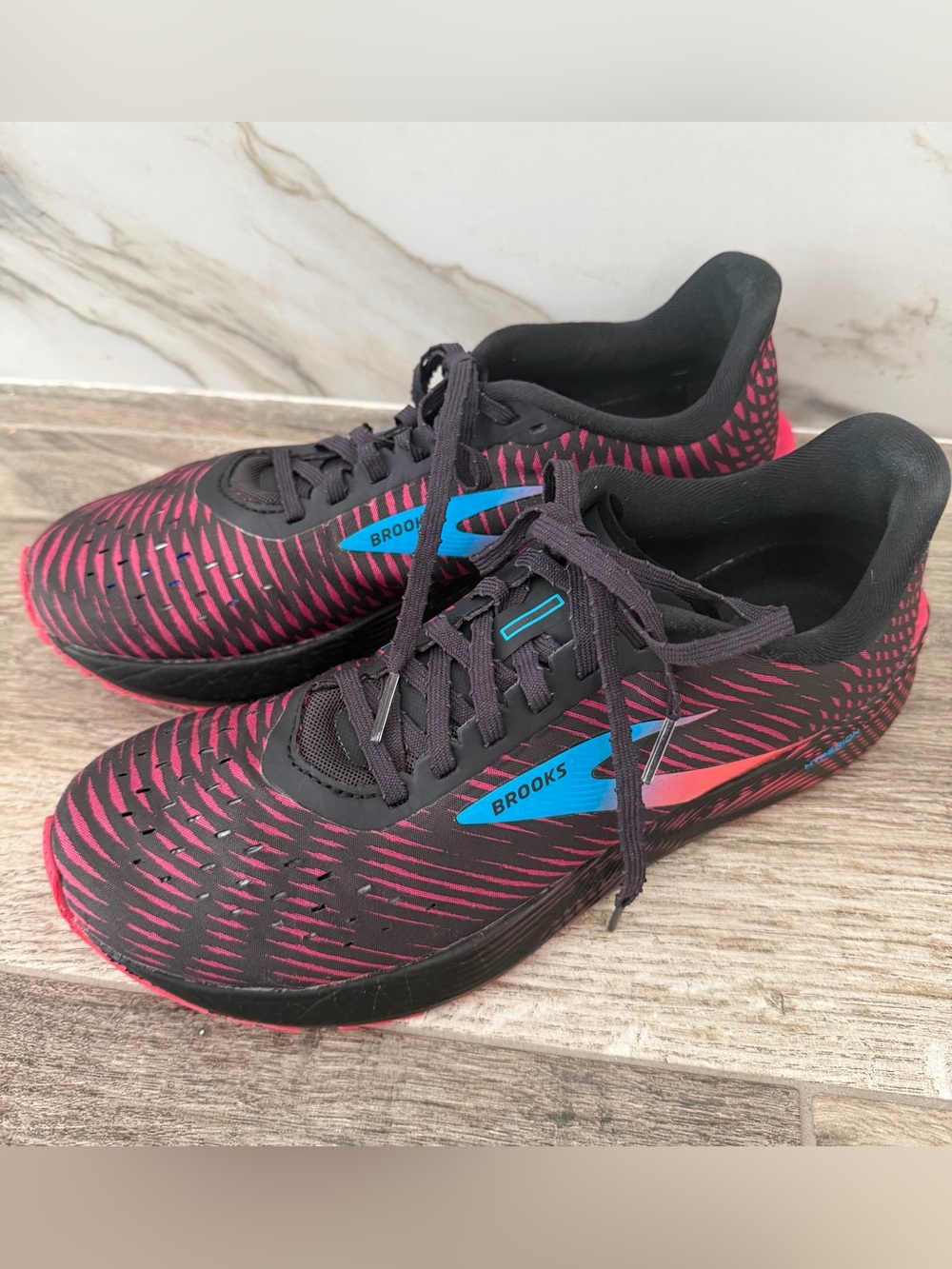 Brooks Hyperion Tempo Black Blue Coral Cosmos Running Shoes Sz 10